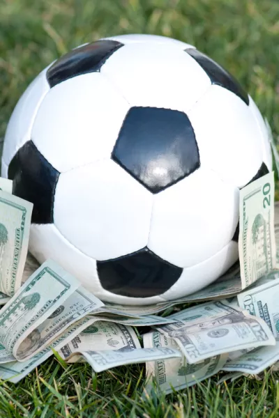 Vrhunski nogomet in denar gresta z roko v roki. / Foto: Getty Images