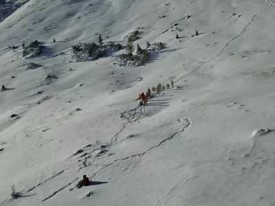 Gorsko reševanje na Toscu, trije umrli v plazu