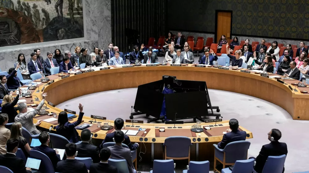 Members of the United Nations Security Council vote against a resolution by Russia and China to delay by six months the reimposition of sanctions on Iran during the 80th U.N. General Assembly in New York City, U.S., September 26, 2025. REUTERS/Eduardo Munoz