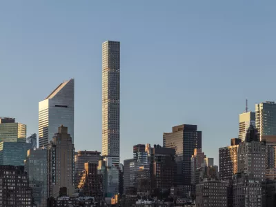 Kot svinčnik nad mestom