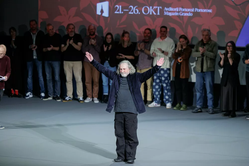 Skriti ljudje, režiser Miha Hočevar, Festival slovenskega filma 2025Skriti ljudje režiserja in soscenarista Miha Hočevarja je prvi slovenski film, posnet v sodelovanju z Islandijo. 