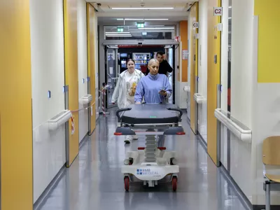 - simbolična fotografija - zdravstvo, zdravnik, medicinska sestra, medicinsko osebje, pacient, bolnica, bolnišnica- 12.03.2025 - ministrica za zdravje Valentina Prevolnik Rupel si je na delovnem obisku v Univerzitetnem kliničnem centru (UKC) ogledala tekoče investicije//FOTO: Jaka Gasar / Foto: Jaka Gasar