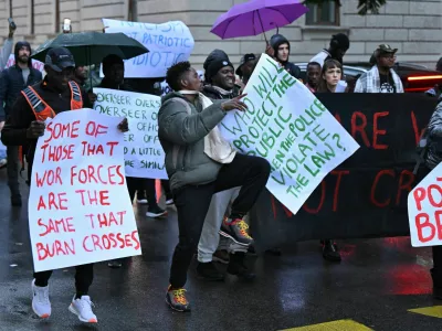 Slovenija, Ljubjana, 23.10.2025, 23. oktober 2025 Protestni shod Ambasade Rog zaradi očitkov policiji o prekomernem in rasno motiviranem nasilju ob posredovanju v lokalu v središču Ljubljane. Družba, tuji delavci, pomanjkanje delovne sile, migranti, posel, izkoriščanje delavcev, rasizemFoto:Žiga Živulović jr./F.A.Bobo
