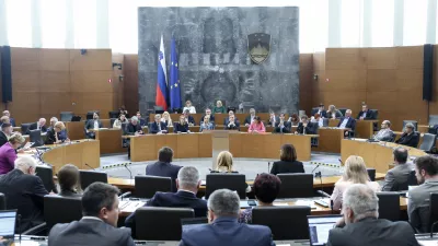 - 03.03.2025 - Predsednik vlade dr. Robert Golob je na 28. redni seji Državnega zbora odgovarjal na ustna poslanska vprašanja - parlament, poslanec, poslanci, politika, vlada//FOTO: Jaka Gasar
