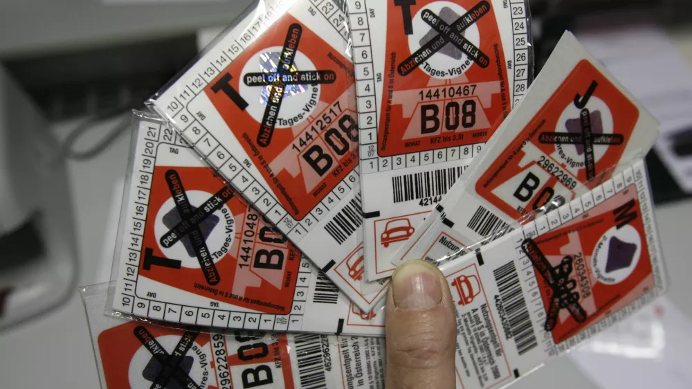 - Avstrija vinjeta -- tematska fotografija - Projekt uvedbe vinjet v Sloveniji -- //FOTO: Matej PovšeOPOMBA: ZA OBJAVO V ČASOPISU DNEVNIK