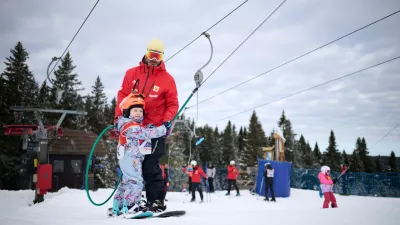 V zimski sezoni so bili na Rogli polno zaposleni tudi učitelji smučanja. F Iztok Medja