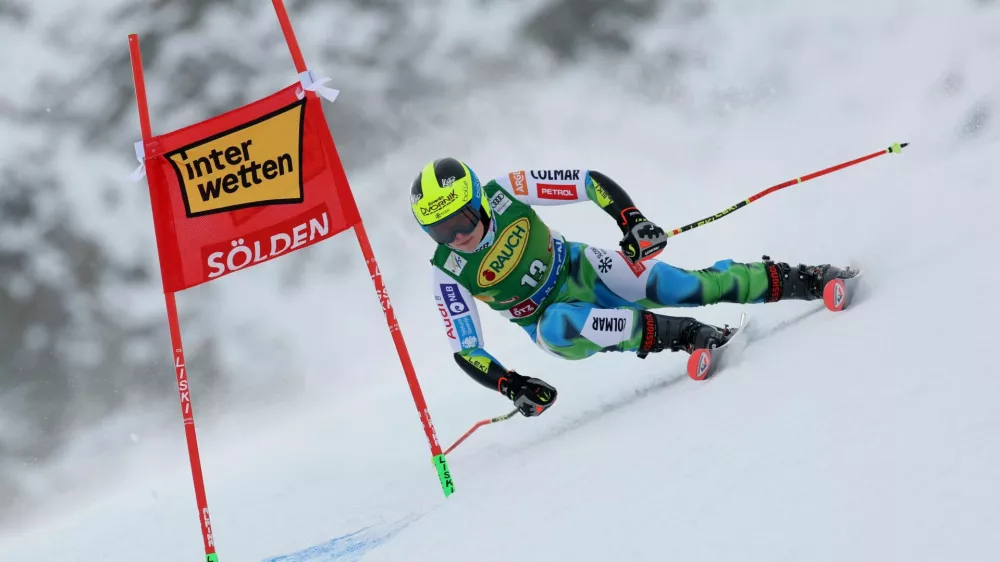 Alpine Skiing - FIS Alpine Ski World Cup - Women's Giant Slalom - Soelden, Austria - October 25, 2025 Slovenia's Neja Dvornik in action during the first run REUTERS/Leonhard Foeger