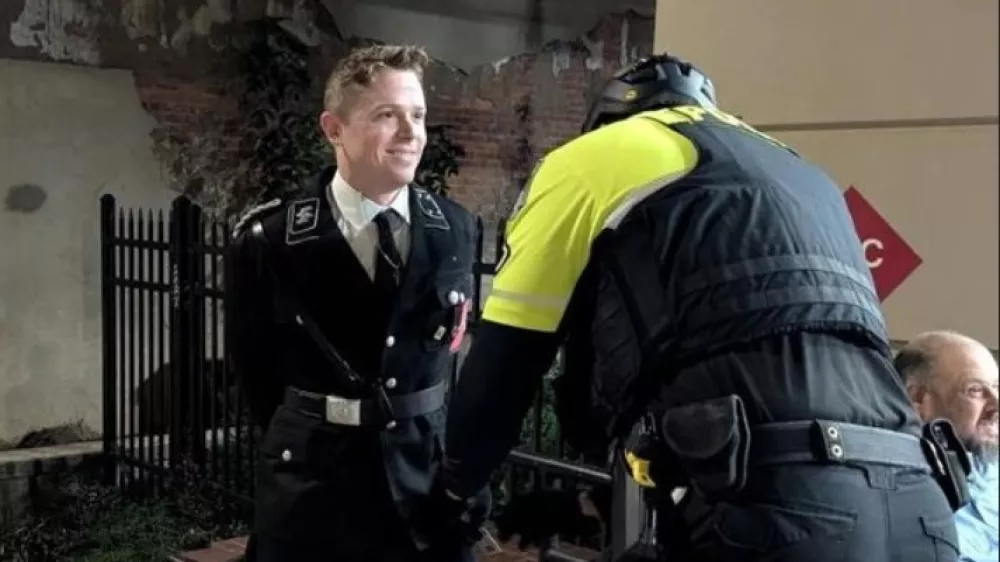 moški v nacistični uniformi, twitter, Zajem zaslona, omrežje X