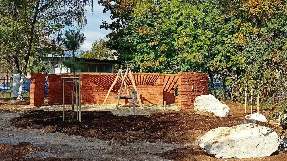 Drugošolci Aljažka še naprej na matični šoli