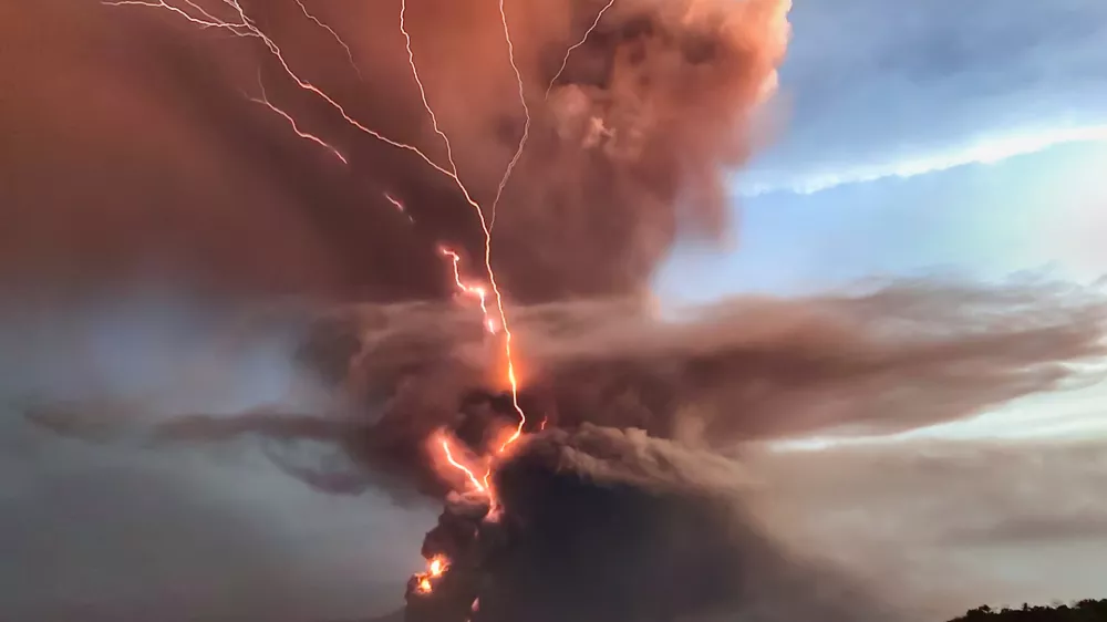 Prizor ene od prejšnjih erupcij, ki je bila prav tako nekaj posebnega. / Foto: Istock