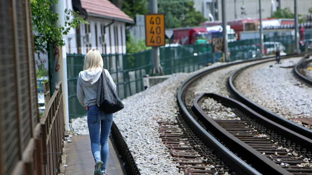 ﻿- simbolična fotografija - Slovenske železnice (SŽ) - železniška proga - železniški tiri - drugi tir - železnica - //FOTO: Tomaž Skale