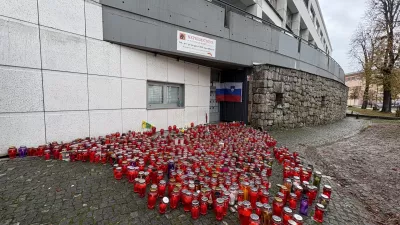 Novo mesto.Priziganje svec po tragicnem smrtonosnem napadu na moskega v Novem mestu.