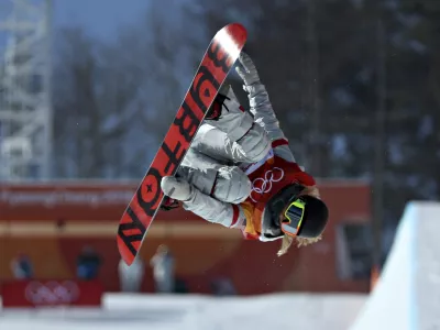 ﻿Snowboarding - Pyeongchang 2018 Winter Olympics - Women's Halfpipe Finals - Phoenix Snow Park - Pyeongchang, South Korea - February 13, 2018 - Chloe Kim of the U.S. competes. REUTERS/Mike Blake