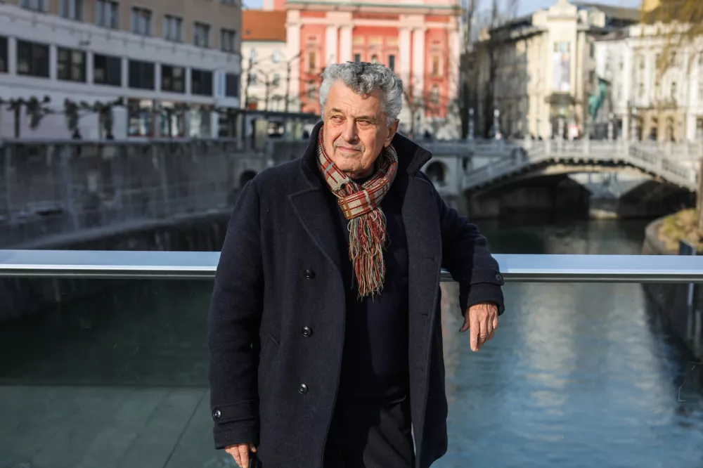 Zunanje oglaševanje le z manjšimi kozmetičnimi popravki