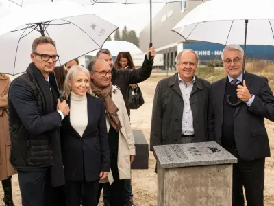 Hyla, Brnik, temeljni kamen. Foto: Dnevnik