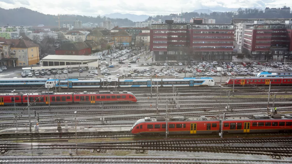 - 29.01.2025. -Situla, Železniška postaja Ljubljana, Potniški vlaki, Slovenske železnice, tiri.//FOTO: Bojan Velikonja