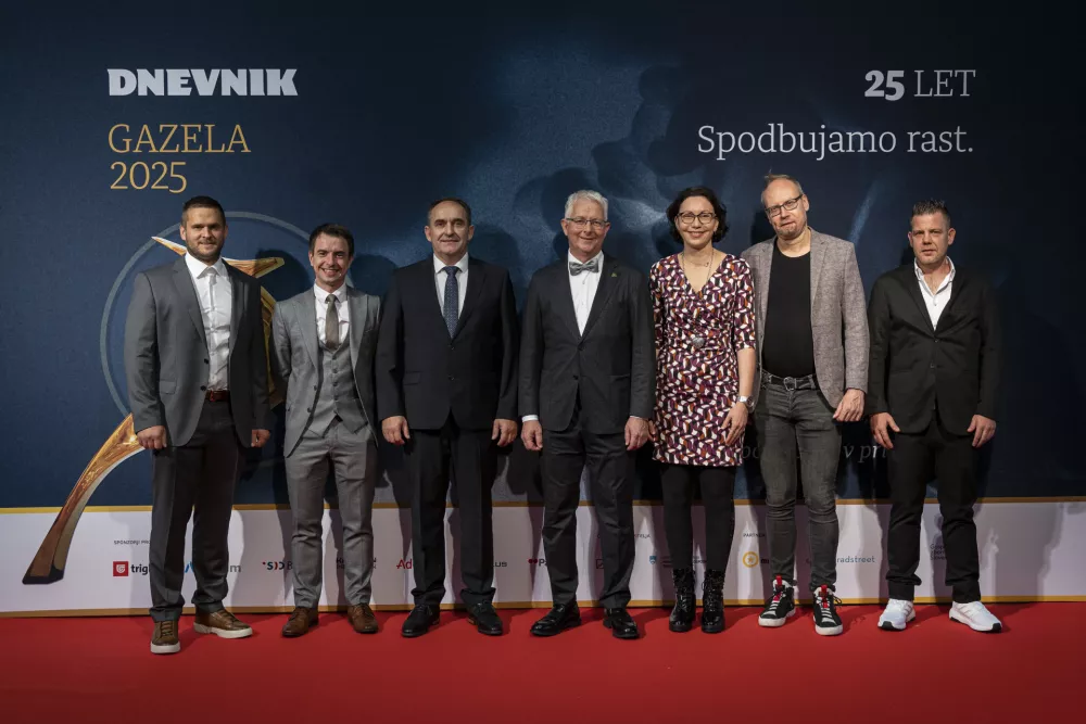 Od leve proti desni: ELEKTRO UGOVŠEK - Klemen Ugovšek, JAFRAL - Frenk Smrekar, ACRYFORM - Stanislav Habinc, GONZAGA PRO - Iztok Bizjak, DOCENTRIC - Ana Gligorijević in Jurij Leskovec, ROSI TEH - Roman Mikolič