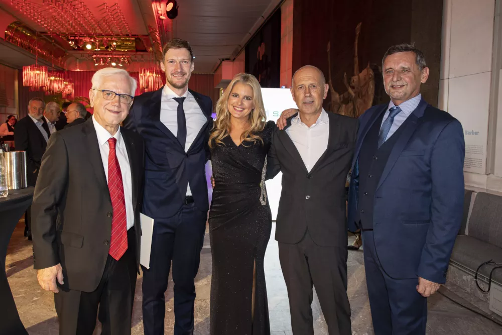 KLS LJUBNO - Mirko Strašek, MEBOR - Simon Mesec, voditeljica Bernarda Žarn, DNEVNIK MEDIJI - Bojan Petan in Miran Lesjak (Foto: Katja Kodba)