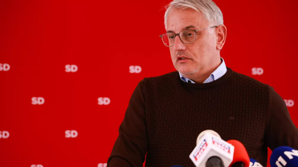 Ljubljana, prostori stranke SD.Novinarska konferenca predsednika stranke SD Matjaza Hana o aktualnem dogajanju.