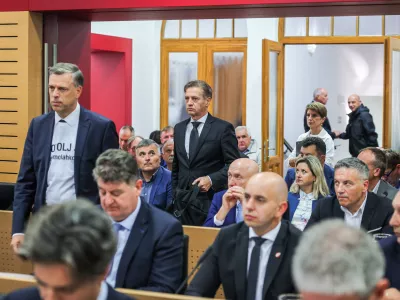 Novo Mesto, Rotovz.Izredna seja obcinskega sveta Mestne obcine Novo mesto, na kateri so obravnavali varnostno problematiko v regiji, nanjo pa so vabljeni tudi predstavniki drzave, med drugim premier Robert Golob in nekateri ministri.