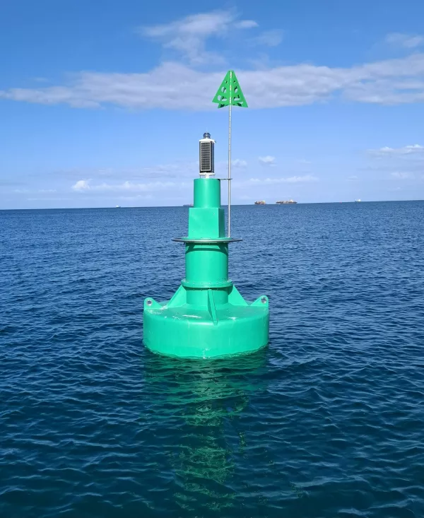 boja, koper pristanišče, vplovna pot / Foto: Svom