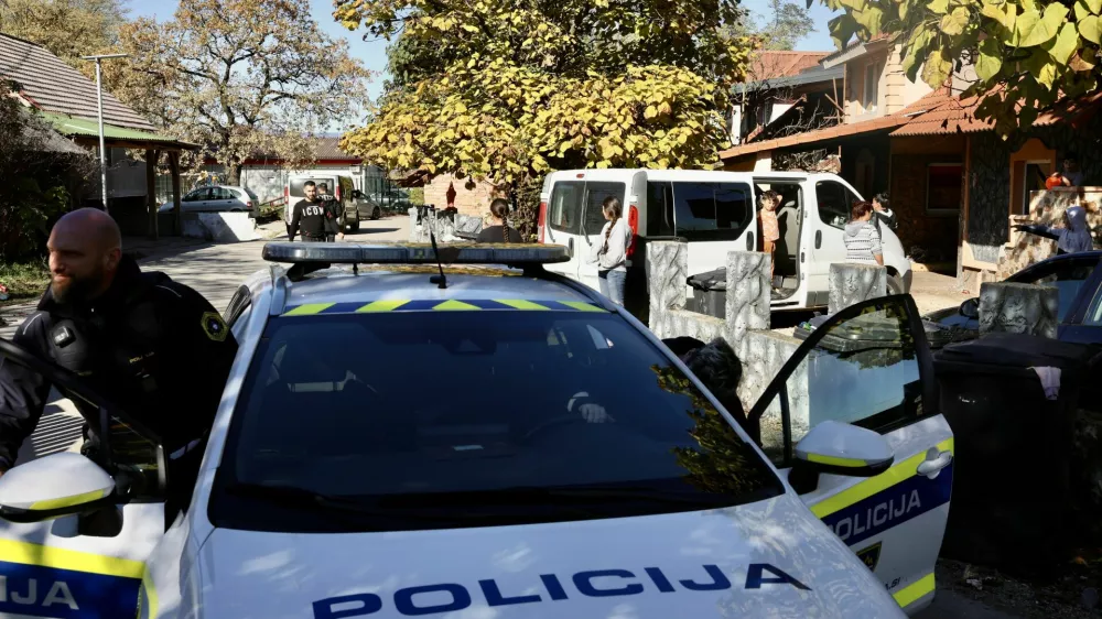 Romsko naselje Kerinov grmPolicijska patrulja