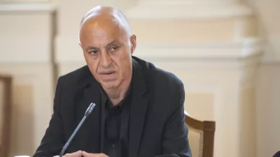 Ljubljana, predsedniska palaca.Posvet o odprtih vprasanjih polozaja romske skupnosti v Jugovzhodni Sloveniji, ki ga je pripravil predsednik republike Borut Pahor.Novomeski romski svetnik Dusko Smajek.