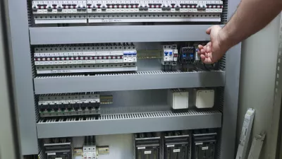 simbolična fotografija - elektrika - podražitev - omrežnine - omrežnina14.11.2024 - Podražitev elektrike - elekro omarica - varovalka - varovalke - podražitev elektrike za gospodinjstvaFOTO: Luka Cjuha