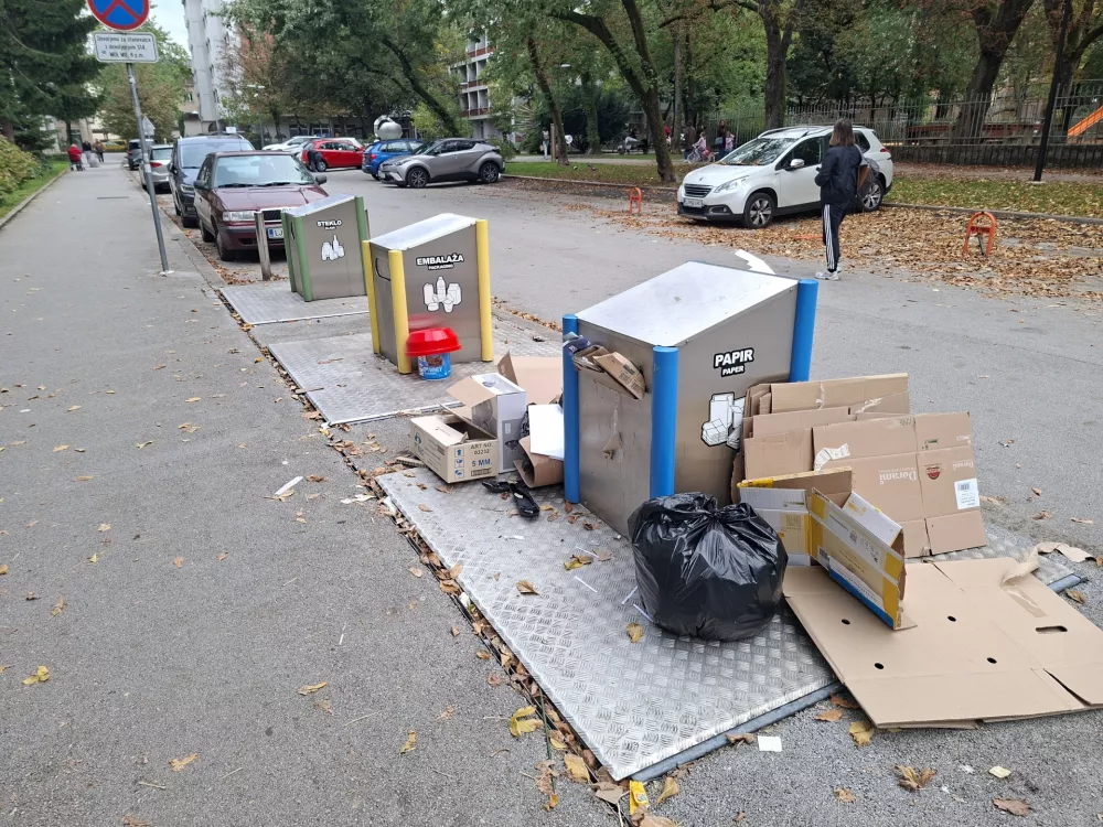 Smeti, umazanija in smrad okoli potopnih odlagališč vse bolj jezijo občane