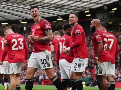 04 October 2025, United Kingdom, Manchester: Manchester United's Benjamin Sesko (3rd L) celebrates scoring his side's second goal with teammates during the English Premier League soccer match between Manchester United and Sunderland at Old Trafford. Photo: Martin Rickett/PA Wire/dpa