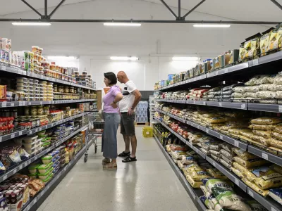 ATLAS Balkan Grill & Shop trgovina29.06.2025 - Nakupovanje ob nedeljah in praznikih, odprte trgovine. FOTO: Nik Erik Neubauer