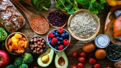 Najbolj zdrava prehrana ni rezultat industrijske predelave. / Foto: Istock