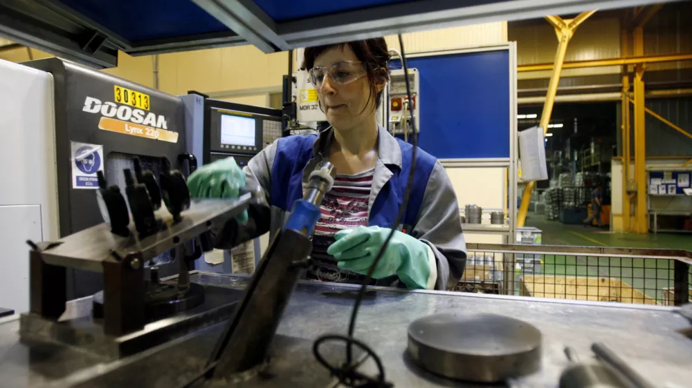 Hidria Livarna d.o.o., Industrija rotacijskih sistemov - Spodnja Idrija - - IDRIJA - //FOTO: Bojan VelikonjaOPOMBA: ZA OBJAVO V PRILOGI – DNEVNIKOV OBJEKTIV - REPORTAŽA