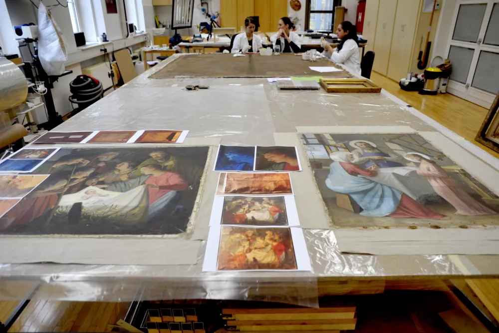 restavriranje slik - umetnine Ivana Groharja- Restavratorski center ZVKDS - novinarska konferenca o restavriranju slik Ivana Groharja, ki so bile leta 2007 ukradene iz Groharjeve hiše v Sorici in najdene pri enem izmed osumljencev ropa SKB banke//FOTO: Tomaž Zajelšnik