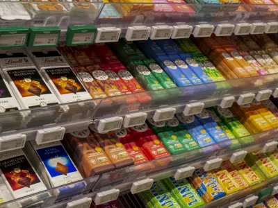 Bodite pozorni na to, kaj piše na ovitku. Slika je simbolična.