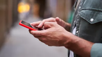 Za zdaj prisluškovanje ne bo obvezno. / Foto: iStock