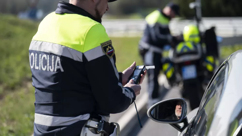 prometni nadzorpolicija - simbolična fotografijaprometna policijavarnost v prometupolicija na motorjihmotoristična policijaprehitri voznikiavtocestna policijaalkotestalkohol v prometu08.04.2025 Policijski nadzor, počivališče PovodjeFOTO: Nik Erik Neubauer