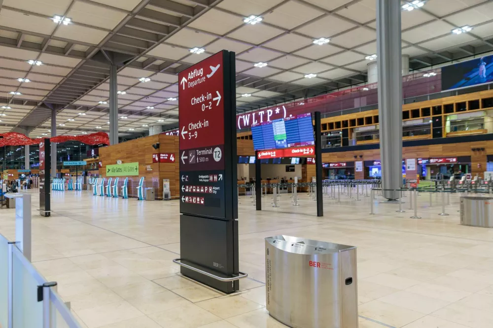 31 October 2025, Brandenburg, Schönefeld: View of a terminal at BER Airport. The capital's BER airport was closed for around two hours this evening due to the sighting of a drone. A spokesperson for the airport told dpa. According to the statement, flight operations were suspended between 8.08 pm and 9.58 pm. A number of flights were diverted. Photo: Carsten Koall/dpa