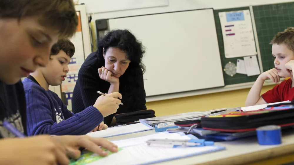 - šolstvo - osnovnošolci - učenci - pouk - - Osnovna šola Ledina, Komenskega ulica 19 //FOTO: Luka Cjuha