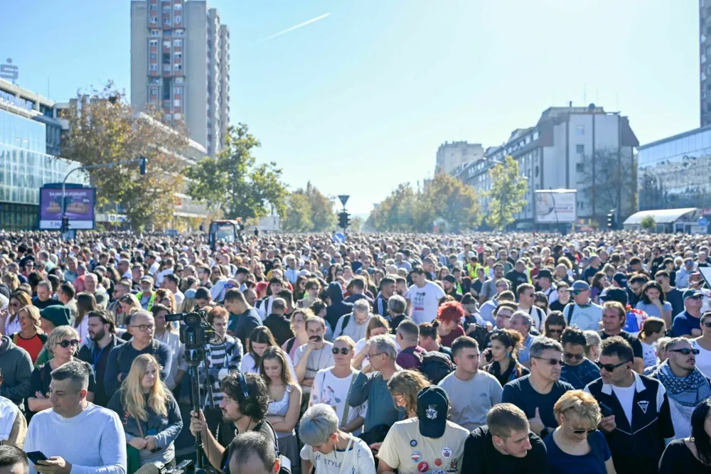 Protestni shod ob prvi obletnici nesreče na novosadski železniški postaji. Novi Sad, 1. nov 2025Foto: Nik Erik Neubauer