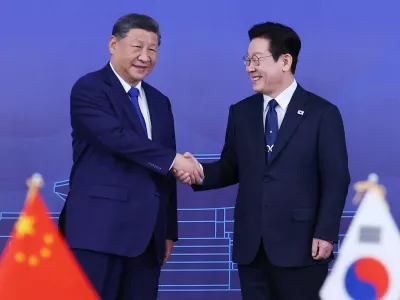 China's President Xi Jinping shakes hands with South Korea's President Lee Jae Myung during their meeting in Gyeongju, South Korea, November 1, 2025.  Yonhap via REUTERS  THIS IMAGE HAS BEEN SUPPLIED BY A THIRD PARTY. NO RESALES. NO ARCHIVES. SOUTH KOREA OUT. NO COMMERCIAL OR EDITORIAL SALES IN SOUTH KOREA.