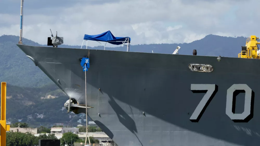 The U.S. Navy guided-missile cruiser USS Lake Erie (CG-70) is docked at the port of Ponce, Puerto Rico, October 30, 2025. REUTERS/Ricardo Arduengo