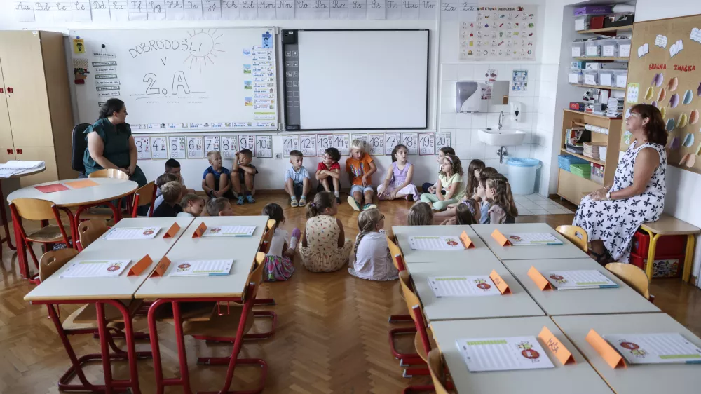 - OŠ Vita Kraigherja- 02.09.2024 - prvi šolski dan učnega leta 24/25 - šolstvo, šola, učenci, dijaki //FOTO: Jaka Gasar