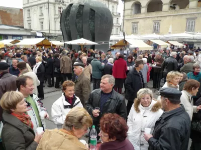 Martinovanje na Trgu Svobode v Mariboru