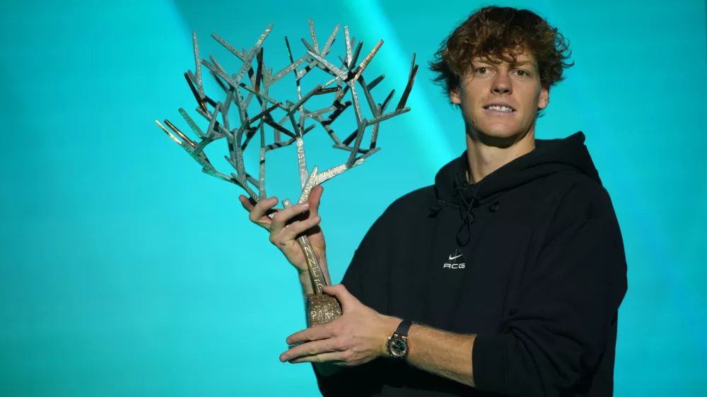 Italy's Jannik Sinner holds the trophy after winning the final match of the Paris Masters tennis tournament against Canada's Felix Auger-Aliassime in Paris, Sunday, Nov. 2, 2025. (AP Photo/Christophe Ena)