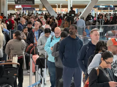 Travelers wait in long security lines at George Bush Intercontinental Airport, Monday, Nov. 3, 2025, in Houston. (AP Photo Lekan Oyekanmi)