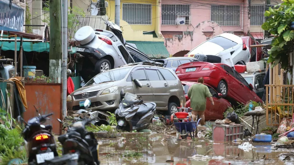 Vehicles lie piled on after flooding caused by Typhoon Kalmaegi in Cebu city, central Philippines, Tuesday, Nov. 4, 2025. (AP Photo/Jacqueline Hernandez)
