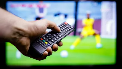 Bralec presenečen: »Položnica za internet dražja kot za elektriko.« Zakaj?