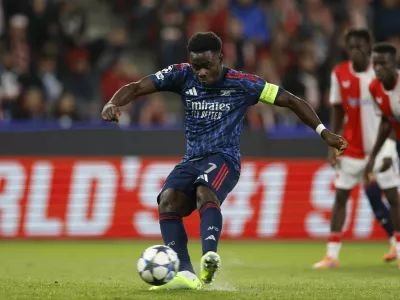 Soccer Football - UEFA Champions League - Slavia Prague v Arsenal - Fortuna Arena, Prague, Czech Republic - November 4, 2025 Arsenal's Bukayo Saka scores their first goal from the penalty spot REUTERS/David W Cerny