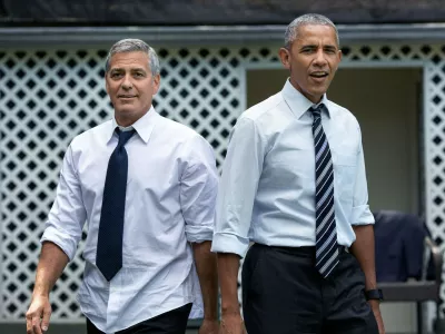 George Clooney se rad ukvarja z ameriško visoko politiko. Na sliki iz leta 2016 je z bivšim predsednikom Barackom Obamo